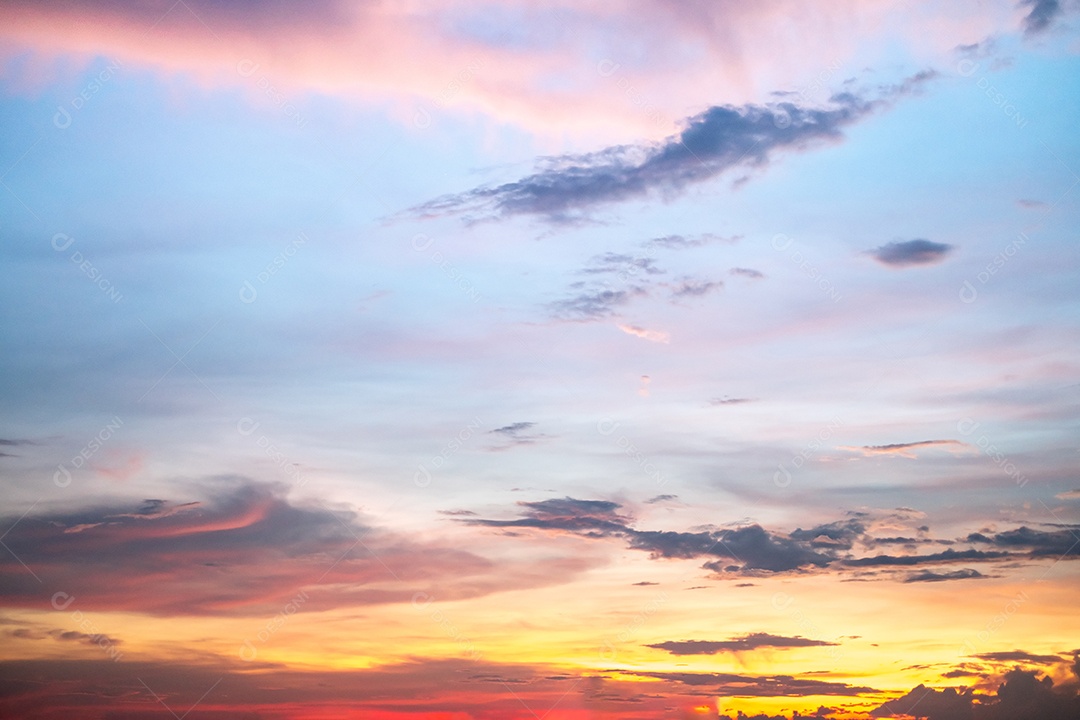 Fundo lindo de céu ao amanhecer
