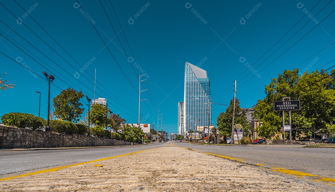 Ruas e avenidas de Atlanta num dia de verão