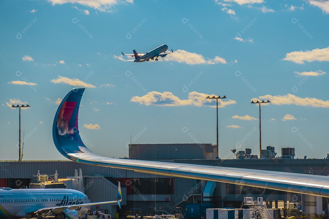 Aviões no aeroporto central de Atlanta