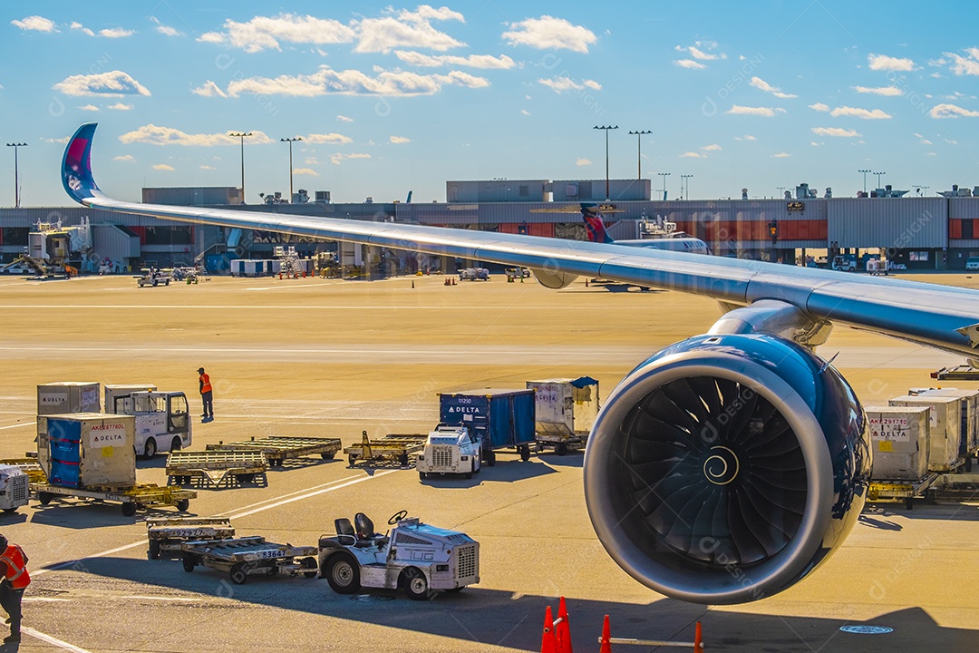 Turbina de aeronave comercial no aeroporto central de Atlanta