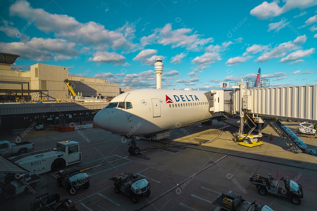 Aviões no aeroporto central de Atlanta