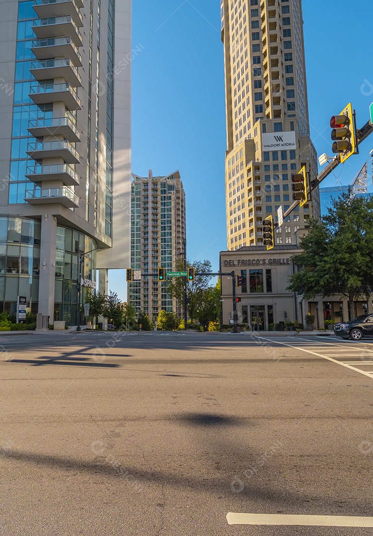 Arranha-céu de vidro no centro financeiro de Atlanta