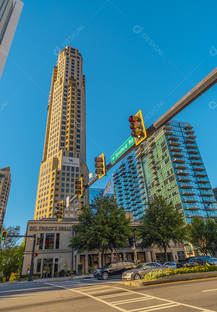 Arranha-céu de vidro no centro financeiro de Atlanta