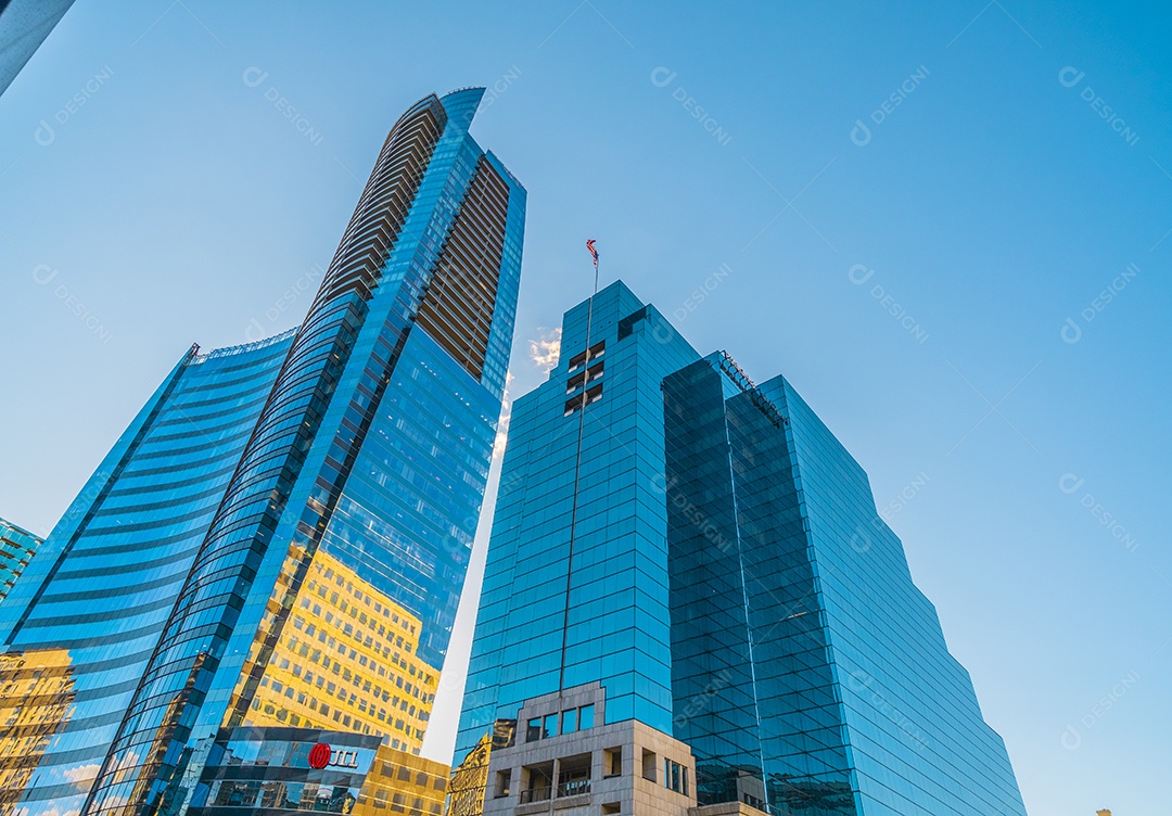 Arranha-céu de vidro no centro financeiro de Atlanta