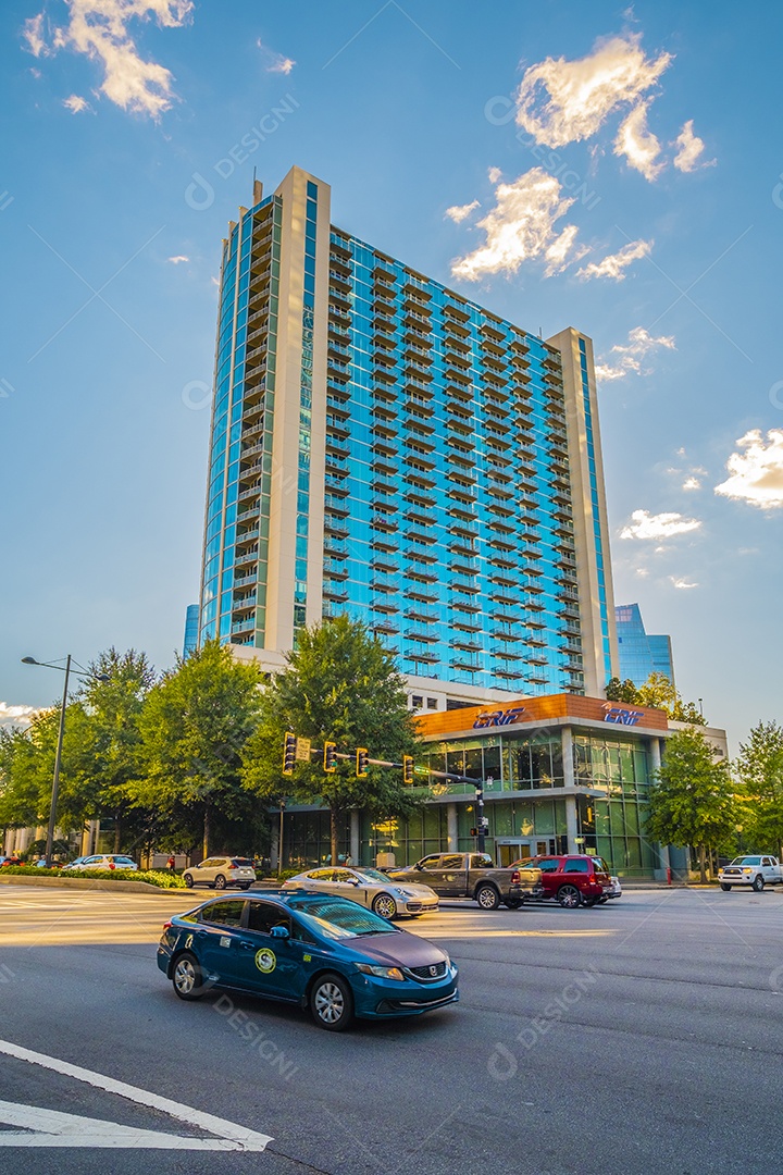 Arranha-céu de vidro no centro financeiro de Atlanta