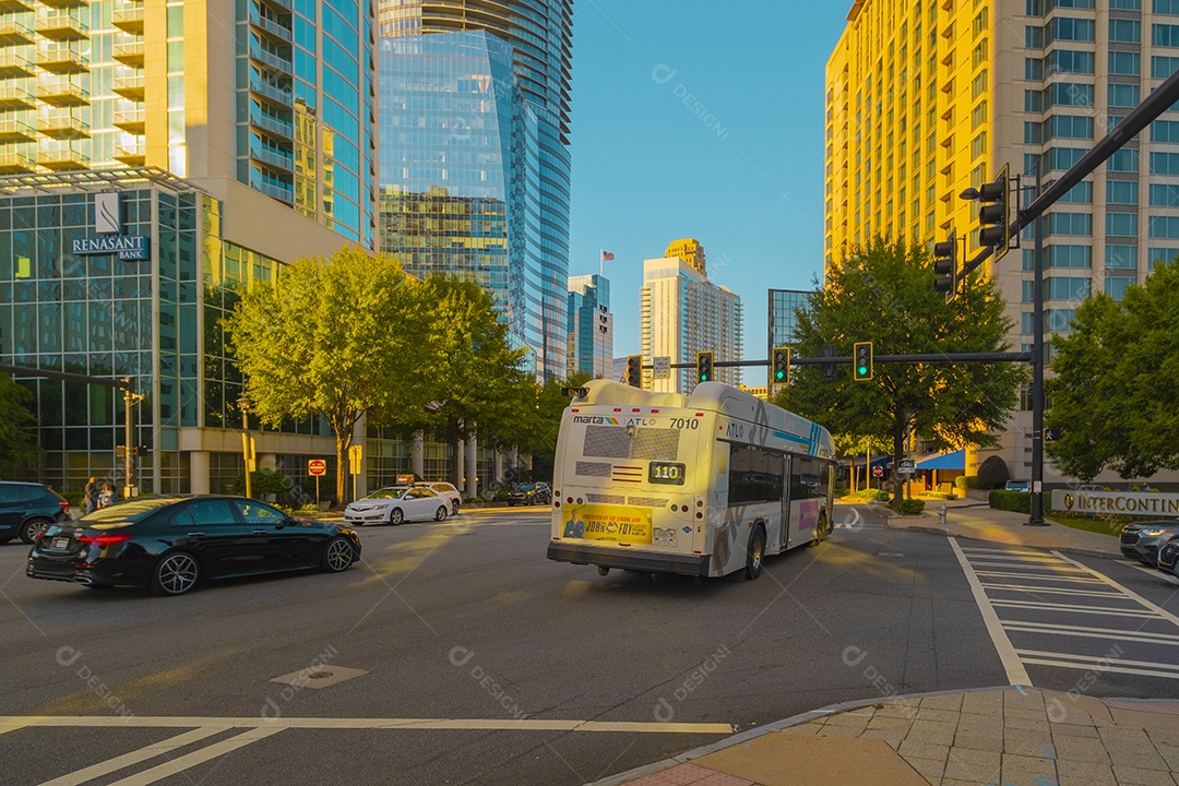 Arranha-céu de vidro no centro financeiro de Atlanta