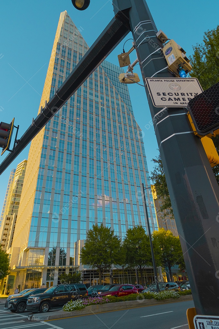 Arranha-céu de vidro no centro financeiro de Atlanta