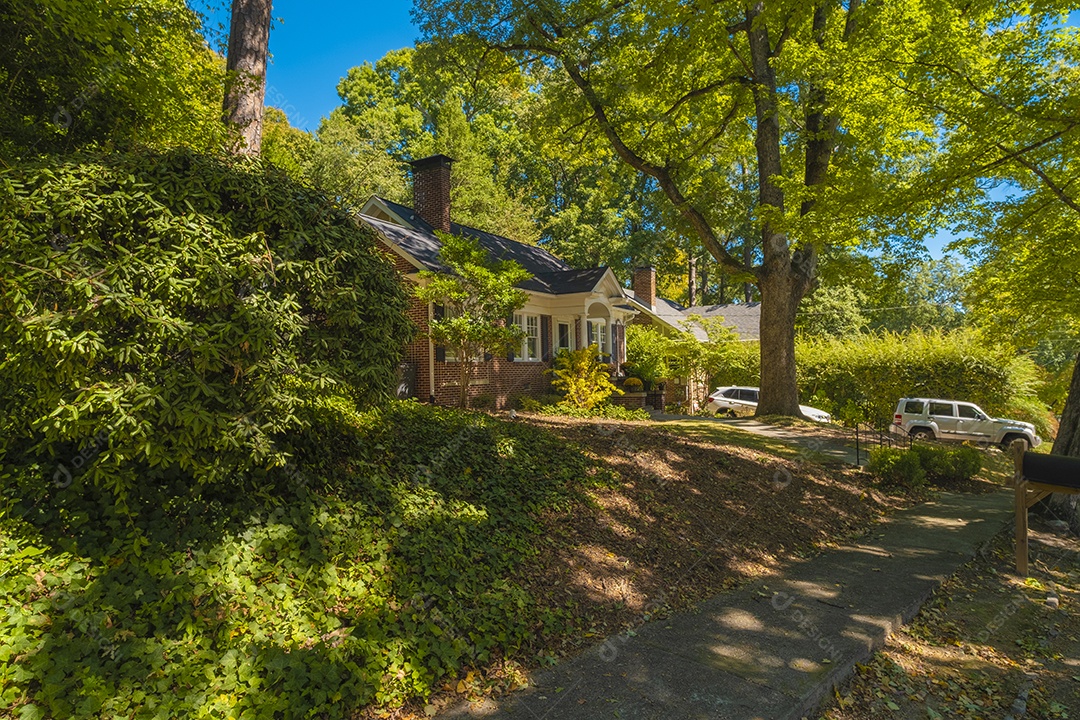 Ruas e casas no subúrbio de Atlanta