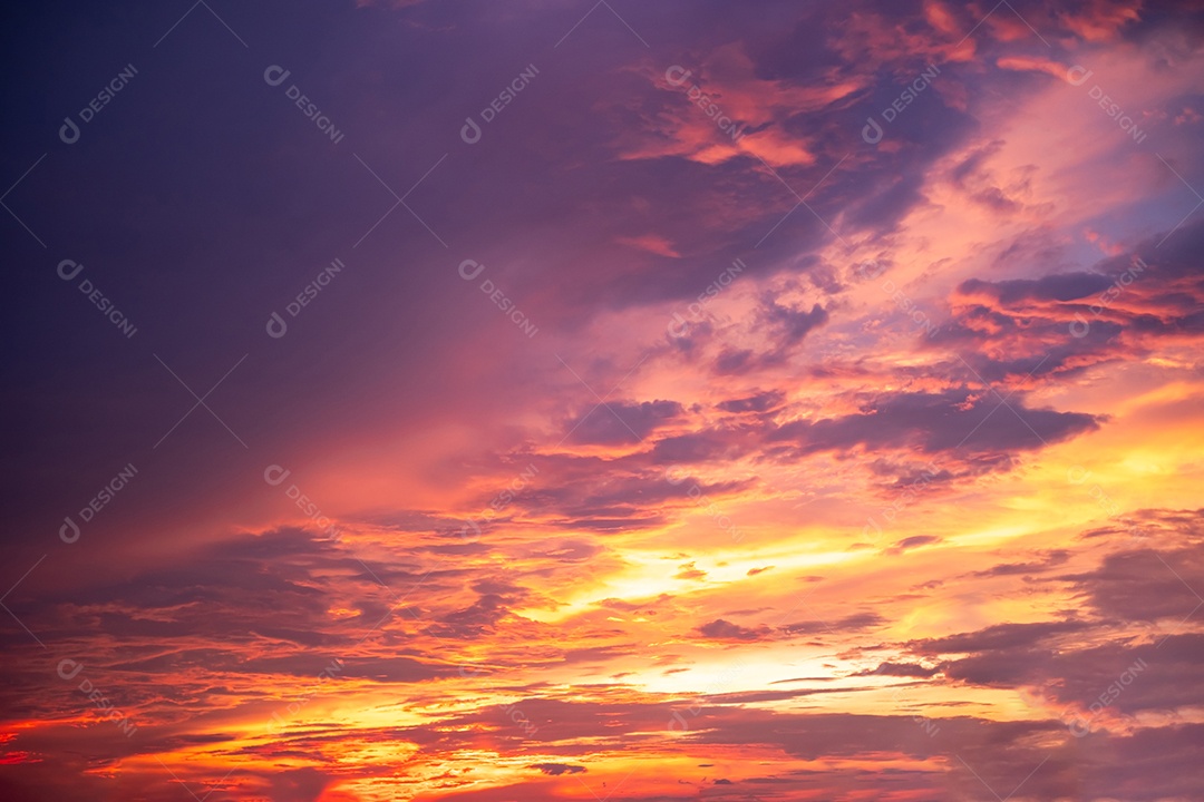 Céu lindo ao entardecer