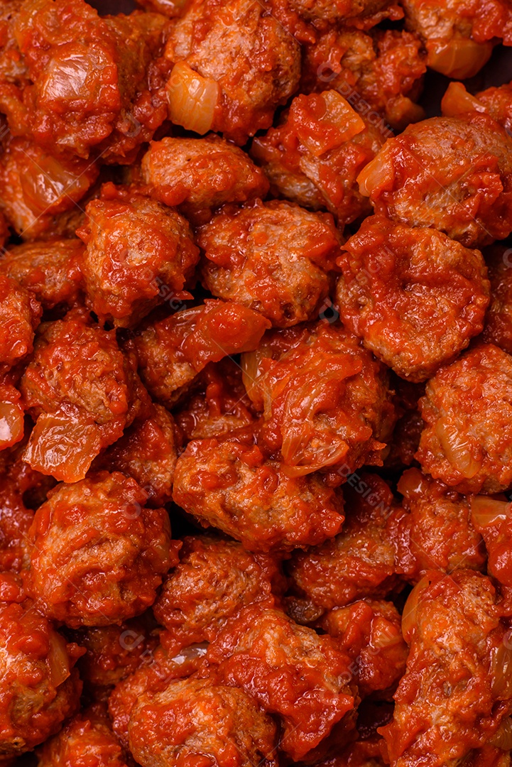 Deliciosa carne de soja com molho de tomate, sal e temperos como substituto da carne para veganos e vegetarianos