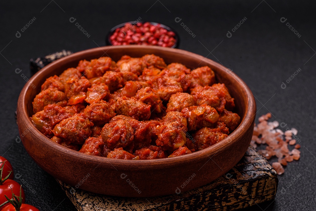 Deliciosa carne de soja com molho de tomate, sal e temperos como substituto da carne para veganos e vegetarianos
