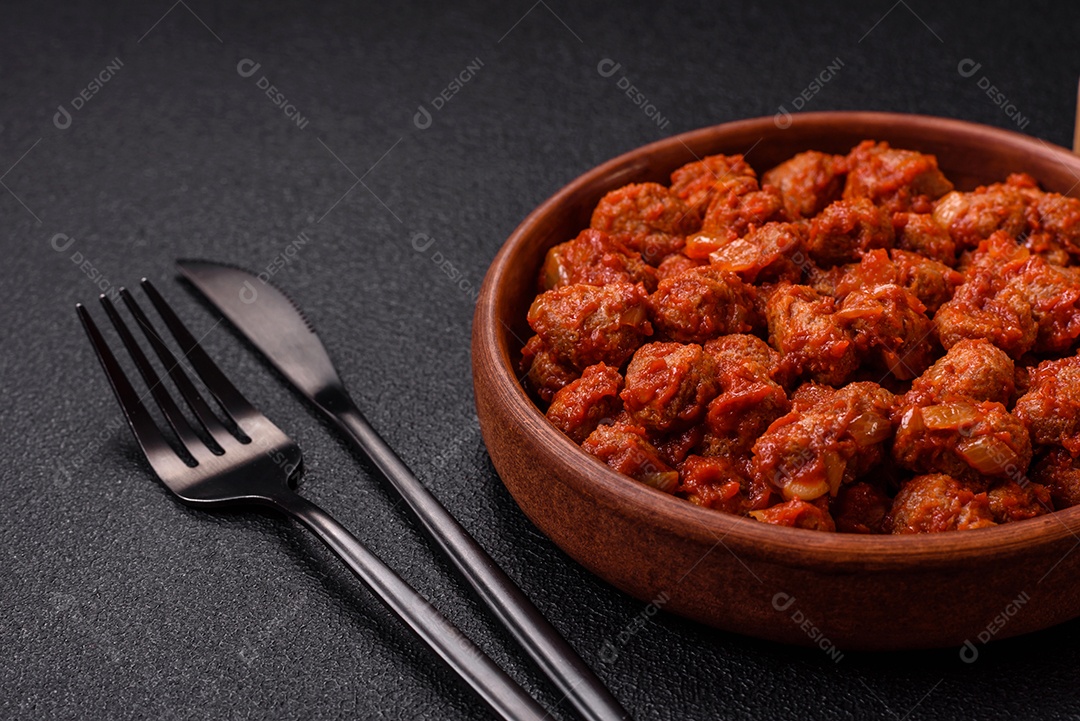 Deliciosa carne de soja com molho de tomate, sal e temperos como substituto da carne para veganos e vegetarianos
