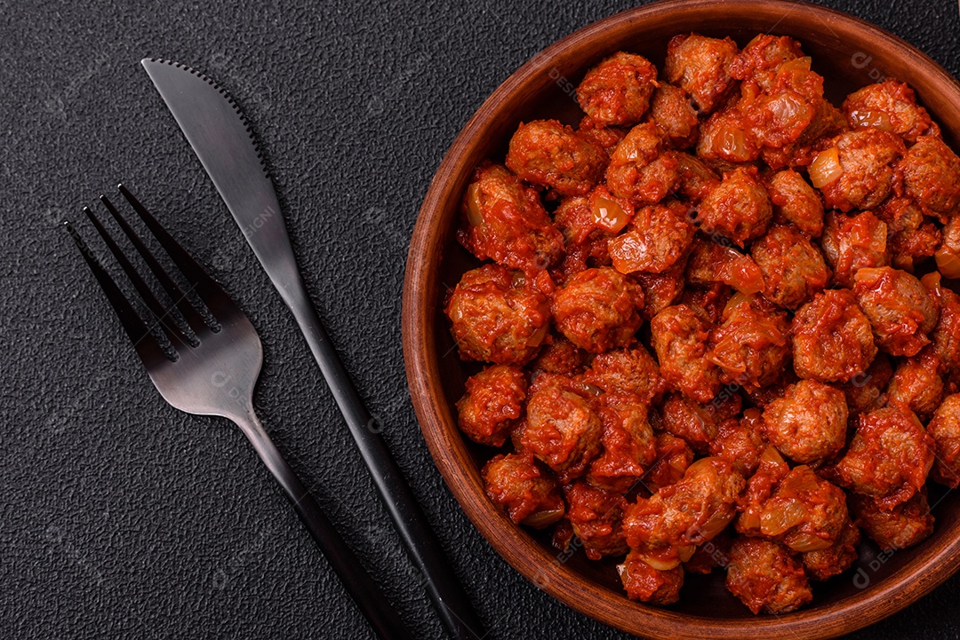 Deliciosa carne de soja com molho de tomate, sal e temperos como substituto da carne para veganos e vegetarianos