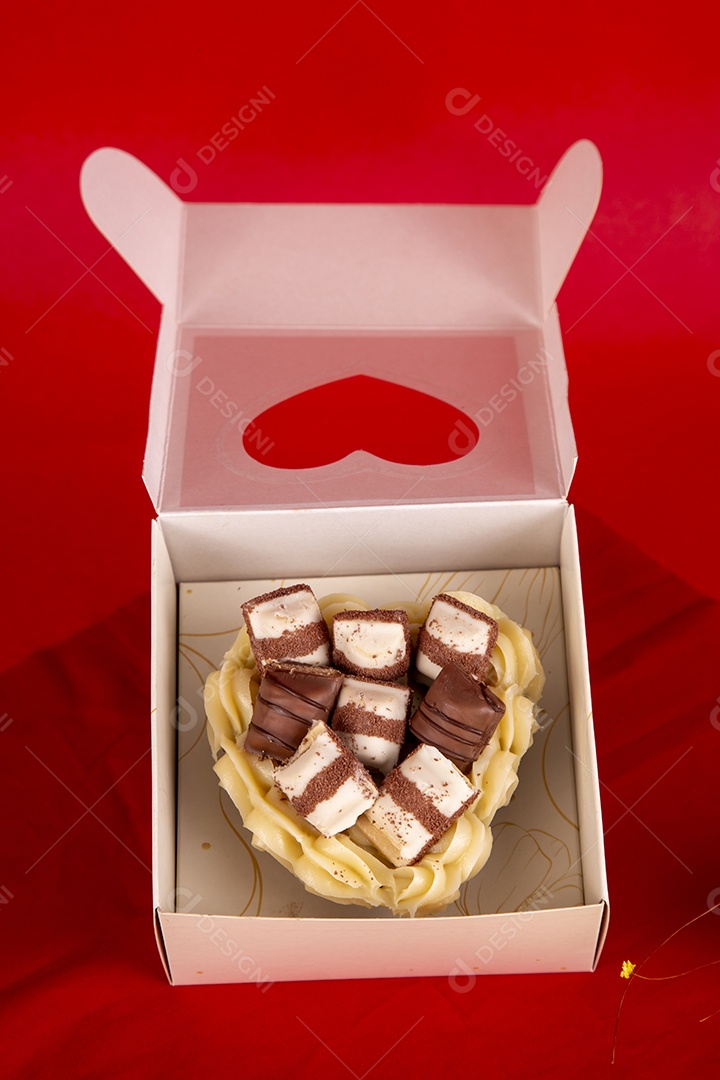 Chocolate decorado com kitkat caixa de presente para dia dos namorados