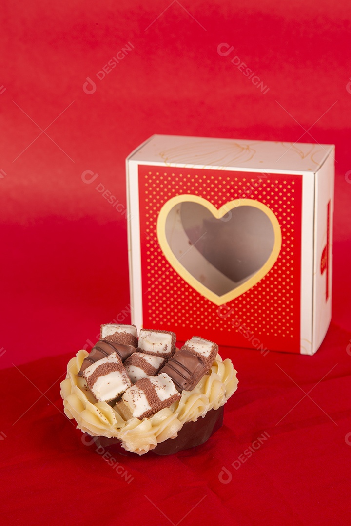 Chocolate decorado com kitkat caixa de presente para dia dos namorados