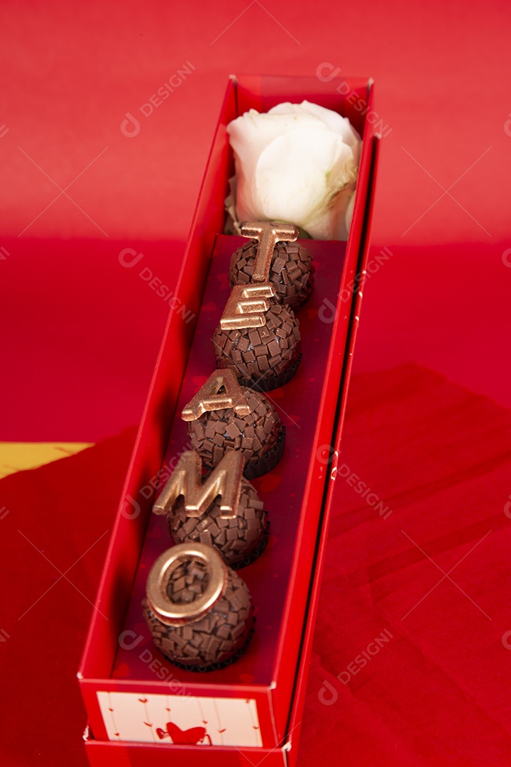 Caixa de brigadeiro com frase te amo para dia dos namorados