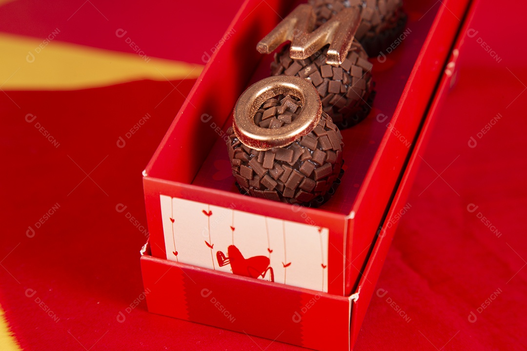 Caixa de brigadeiro com frase te amo para dia dos namorados