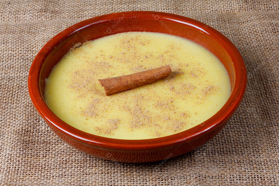 Curau de milho caseiro com canela