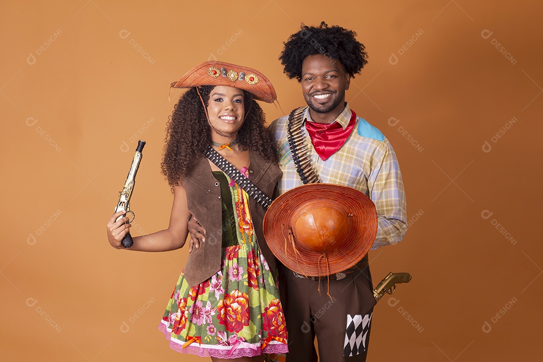 Casal trajado para festa junina maria bonita e lampião