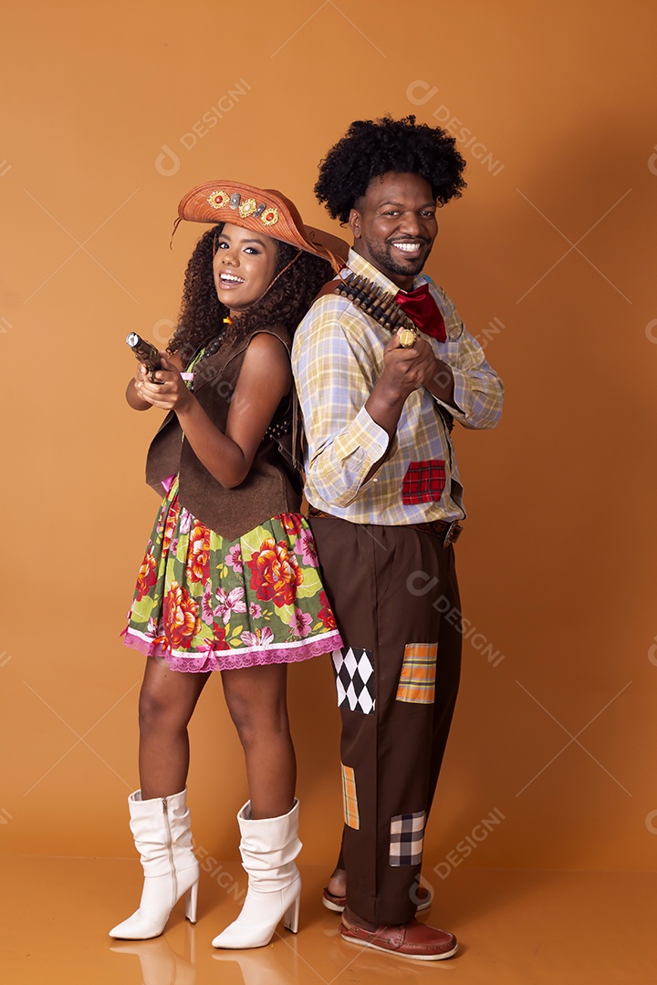 Casal trajado para festa junina maria bonita e lampião