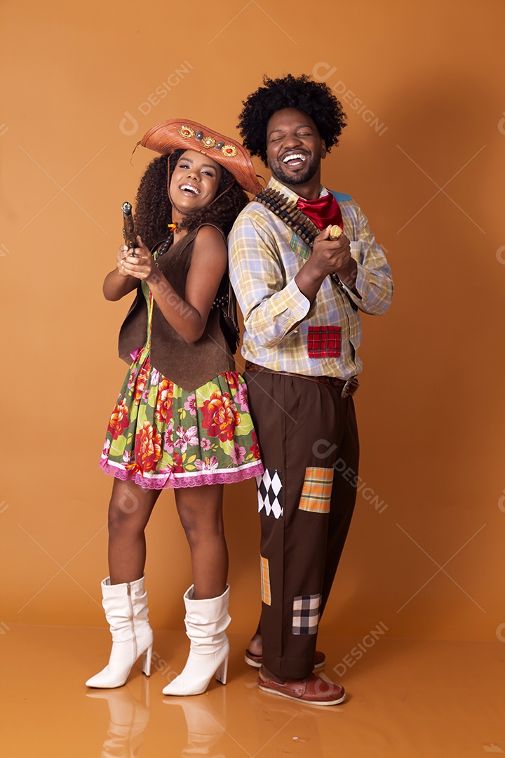 Casal trajado para festa junina maria bonita e lampião