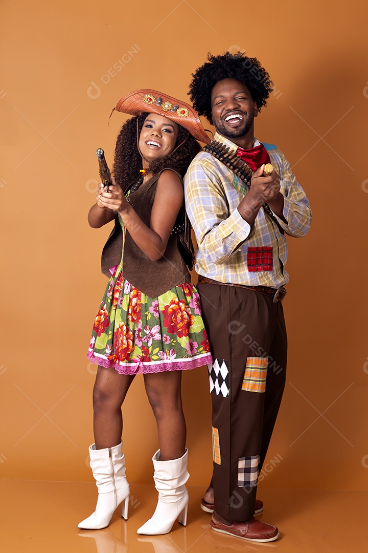 Casal trajado para festa junina maria bonita e lampião