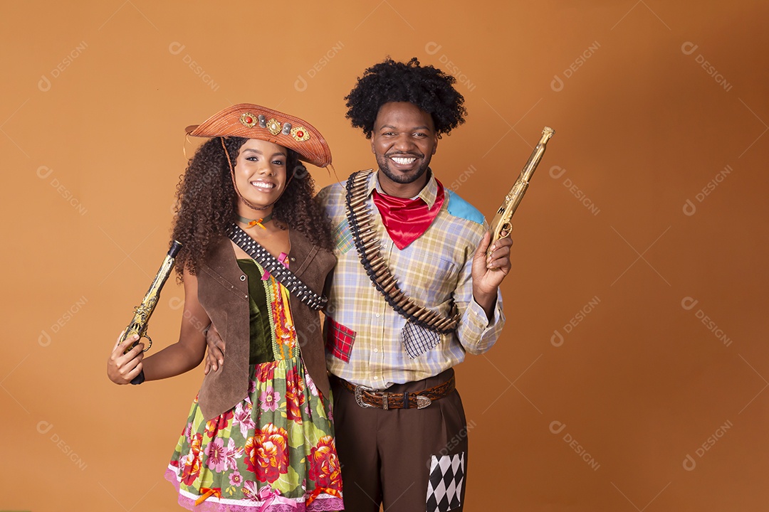 Casal trajado para festa junina maria bonita e lampião