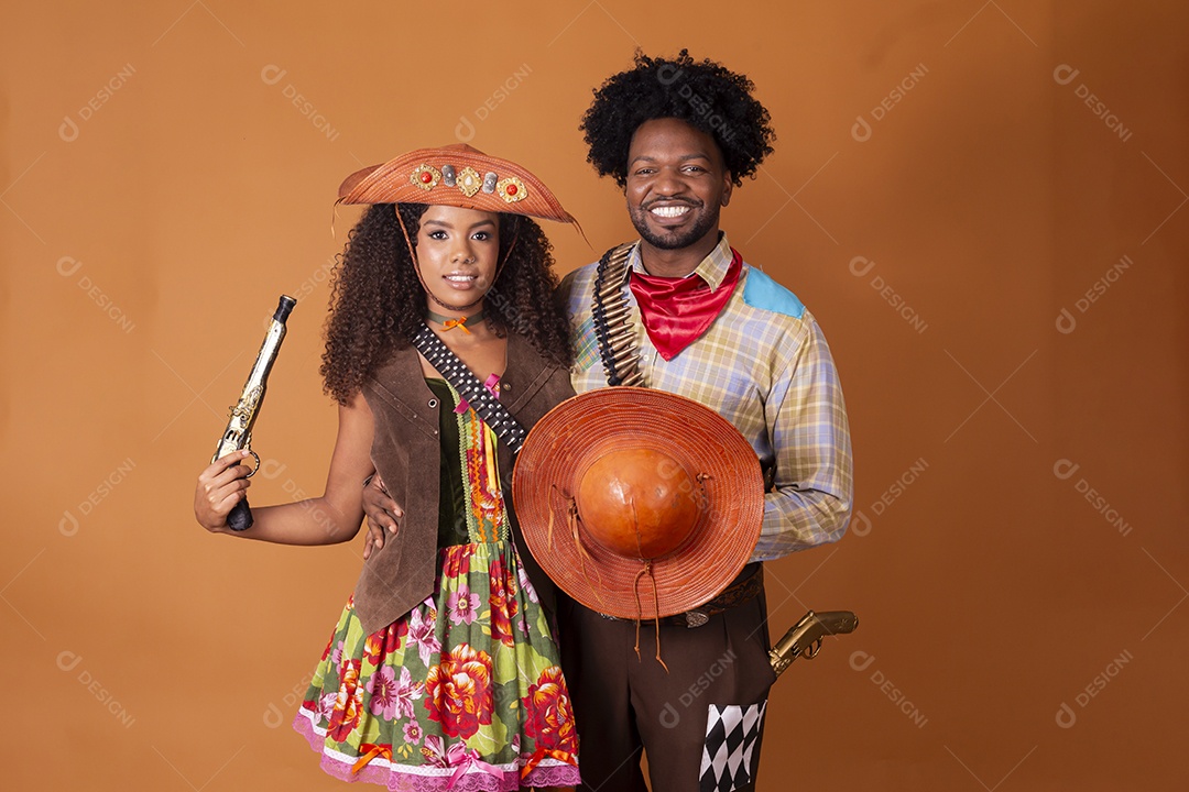 Casal trajado para festa junina maria bonita e lampião