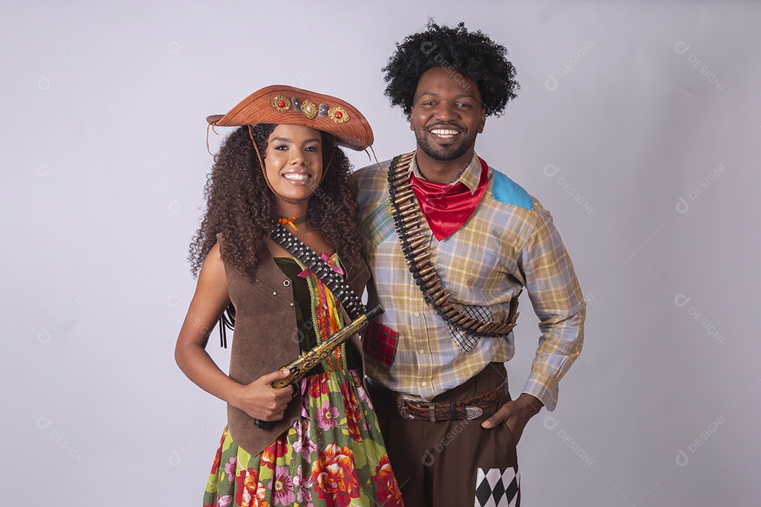 Casal trajado para festa junina maria bonita e lampião