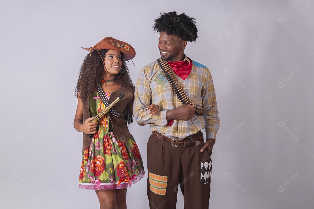 Casal trajado para festa junina maria bonita e lampião