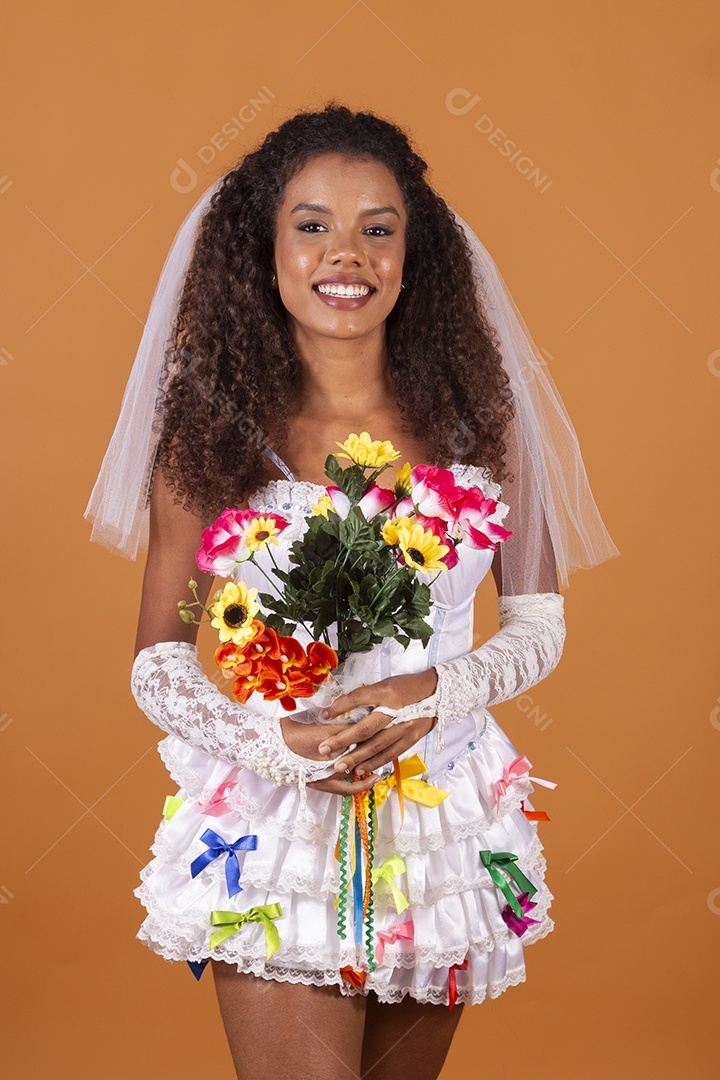 Jovem morena linda vestida de noiva para festa junina