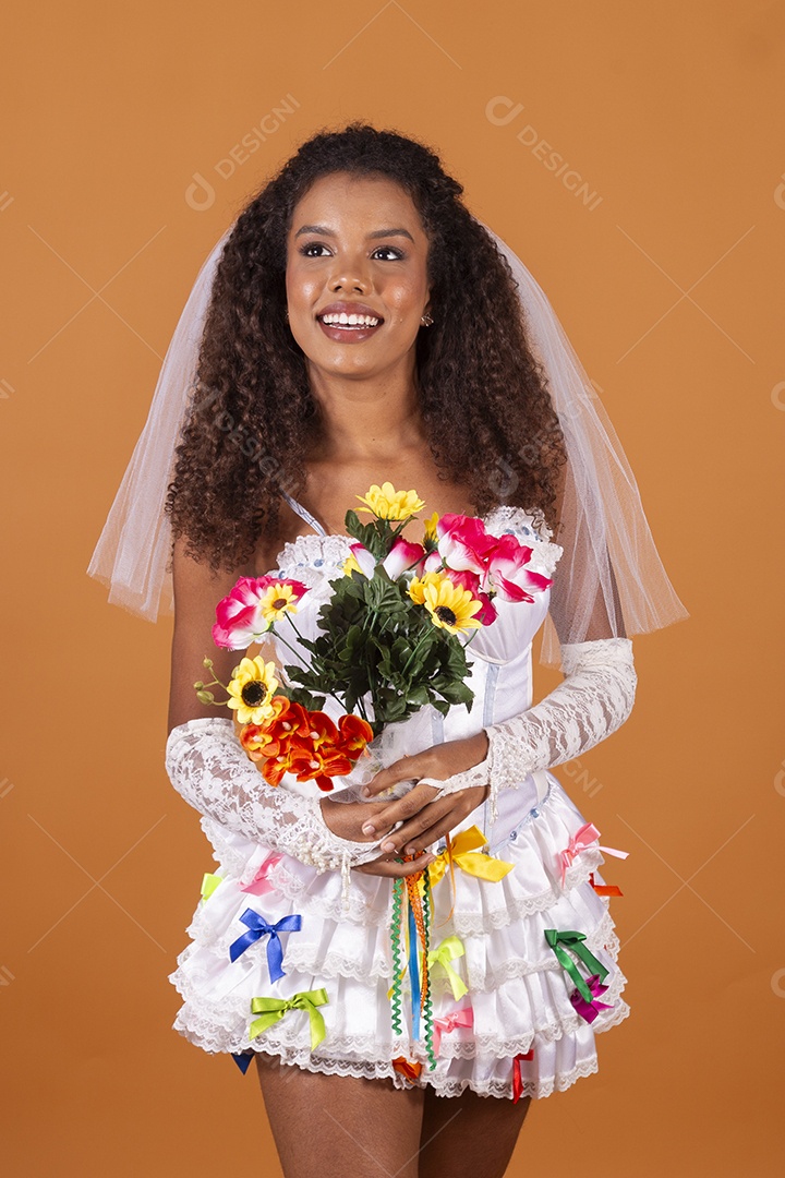 Jovem morena linda vestida de noiva para festa junina