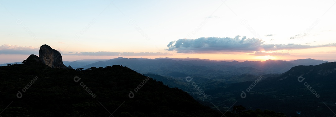 Paisagem linda de um nascer do sol