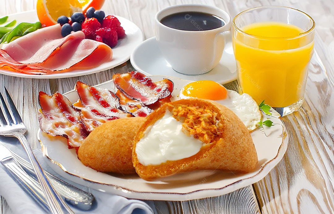 Pastel de frango catupiry e copo de suco