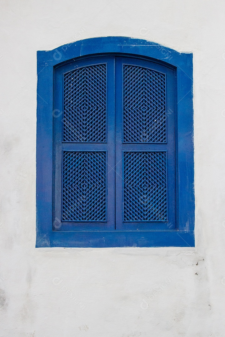 Portas e janelas de casarões na cidade de Paraty