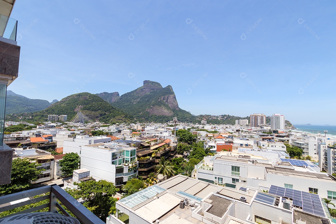 Vista da praia da Barra da Tijuca no Rio de Janeiro