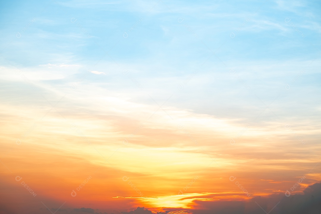 Céu lindo ao nascer do sol