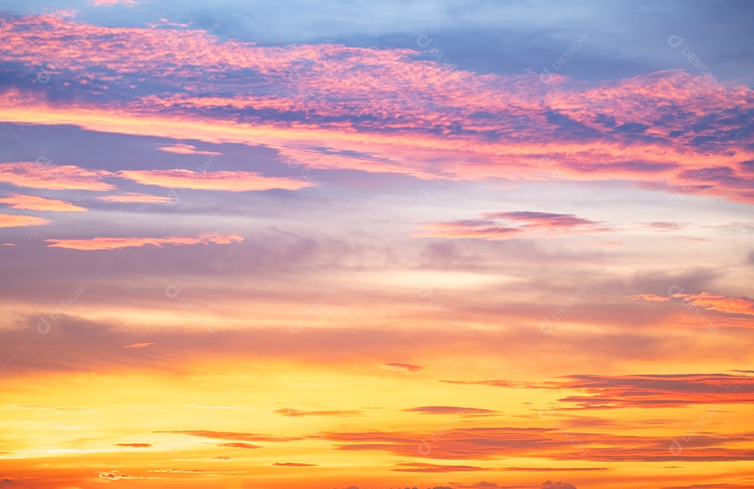 Bela vista do céu colorido