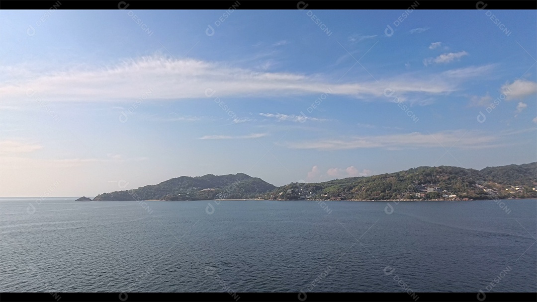 Céu e mar durante o dia - Movimento da água MP4