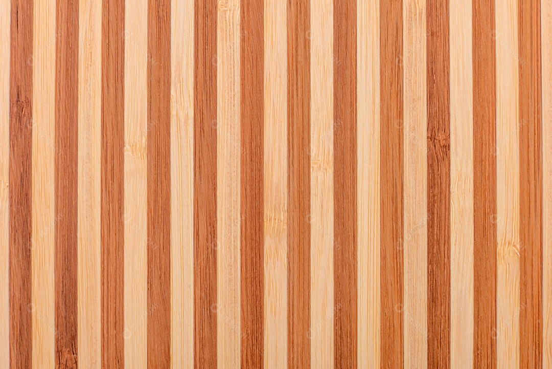 Tábua de corte de madeira retangular vazia em fundo de concreto escuro