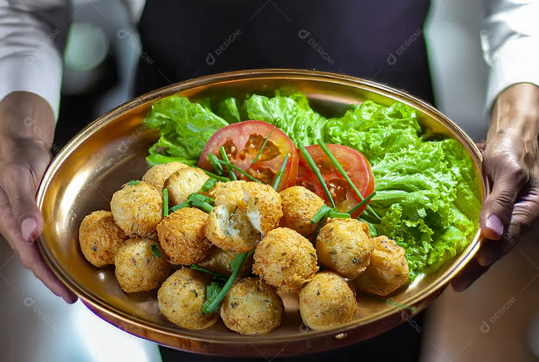 Lanche brasileiro bolinho de bacalhau