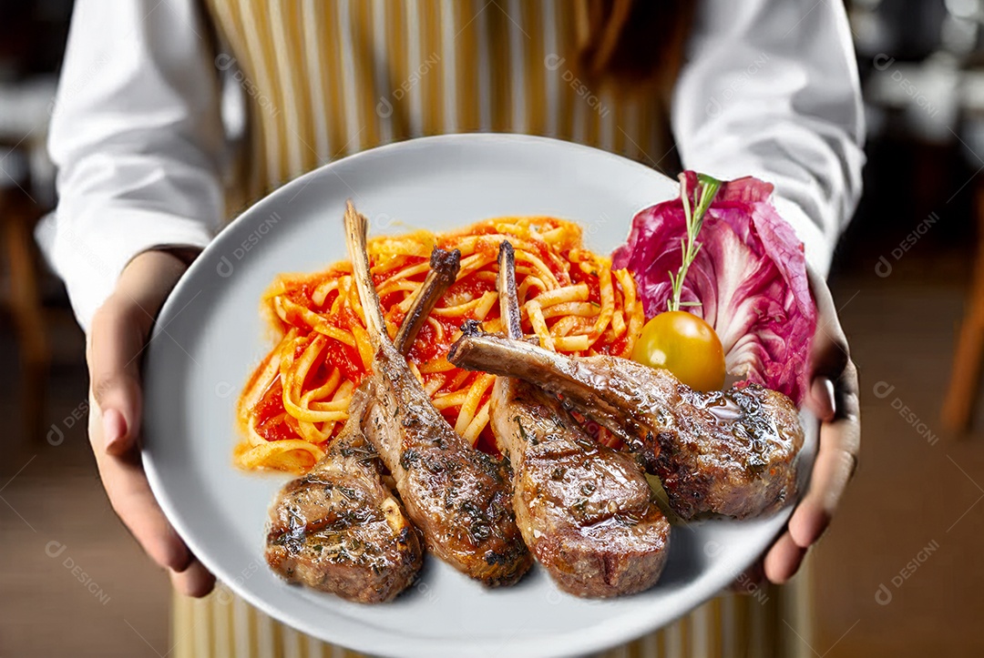 Costela assada com pasta ao molho de tomate