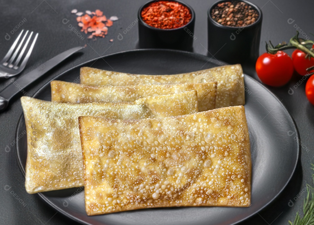 Pastel frito na hora com vinagrete