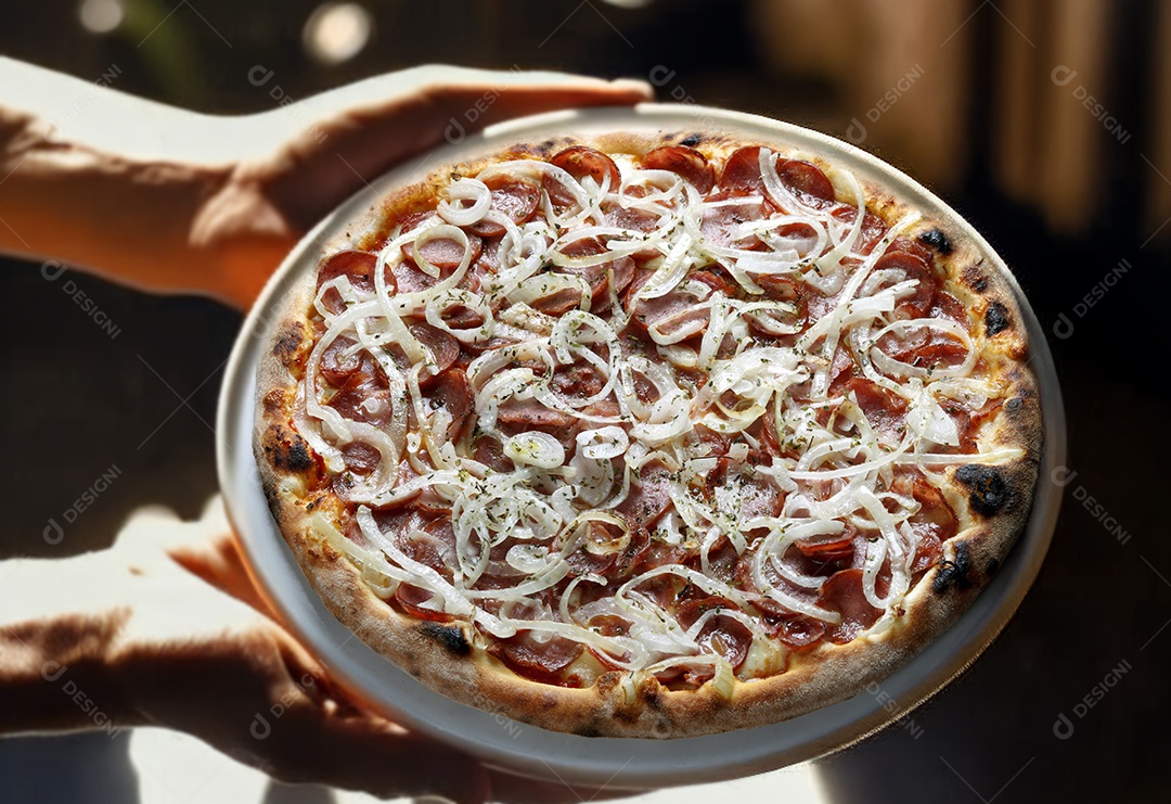 Pizza peperoni acebolada