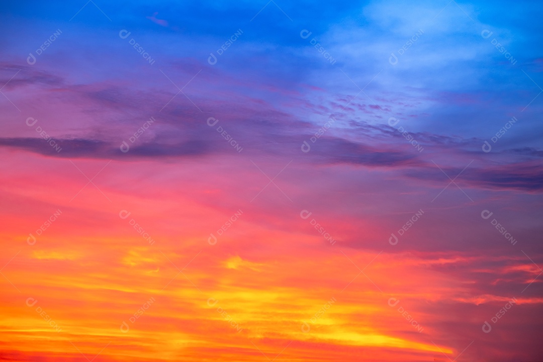 Céu perfeito ao anoitecer