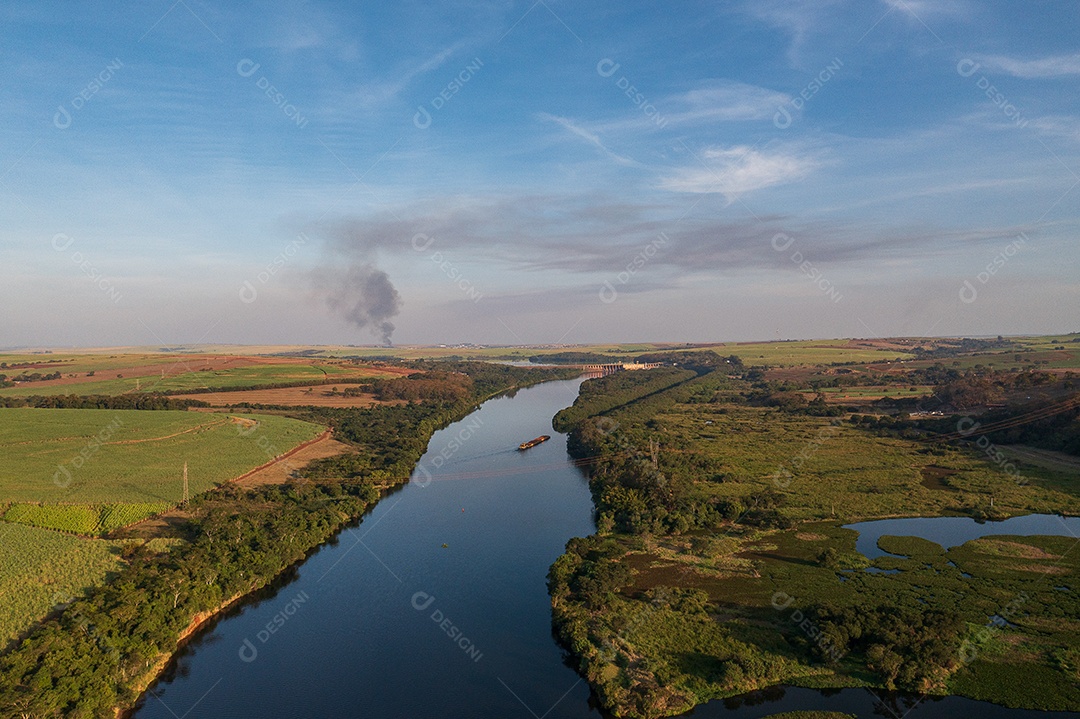 Rio Tietê visto de cima em uma tarde ensolarada
