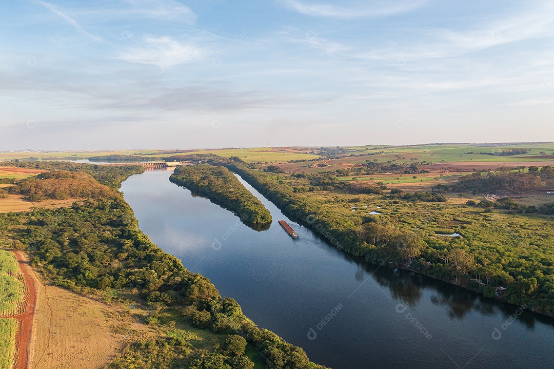 Rio Tietê visto de cima em uma tarde ensolarada
