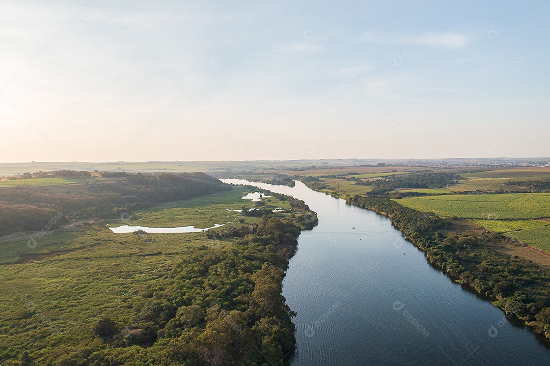 Rio Tietê visto de cima em uma tarde ensolarada