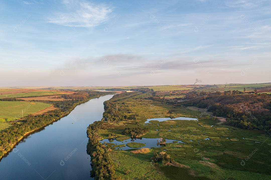 Rio Tietê visto de cima em uma tarde ensolarada