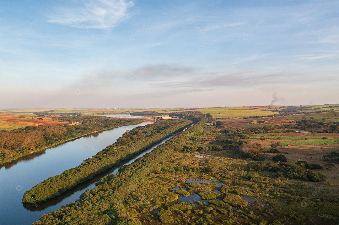Rio Tietê visto de cima em uma tarde ensolarada